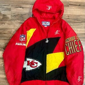 NFL VINTAGE 90's  KC CHIEFS sz L-Shark Tooth Athletic ProLiNE Puffer Jacket-NICE